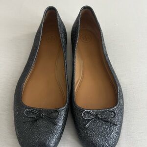 Tory Burch Laila Navy Blue Crinkle Metallic Ballet Flats with Bow. Size 9